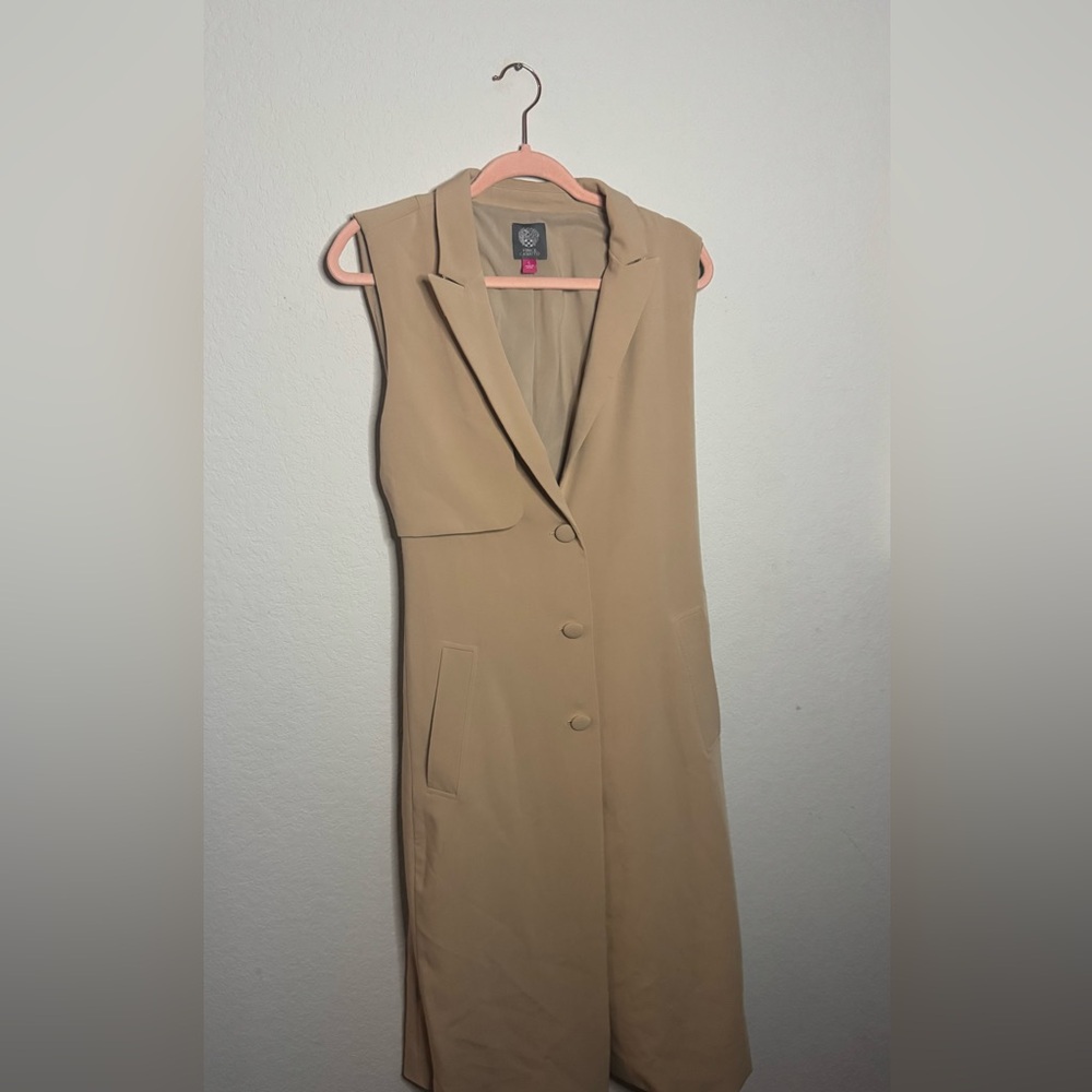 Vince Camuto Tan Sleeveless Vest
